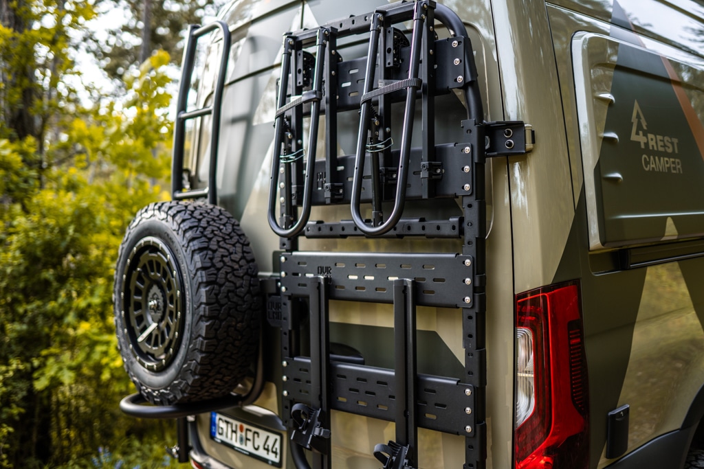 Dachgepäckträger an einem Campervan