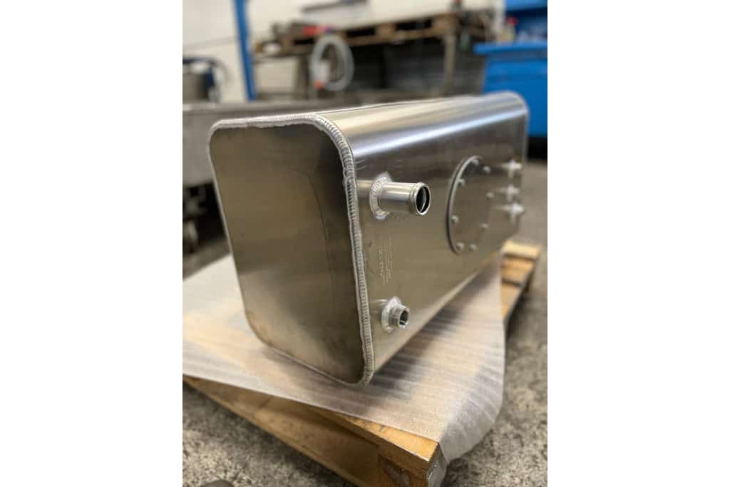 Zusatztank der Firma Borges mit blitzsauberen Schweißnähten