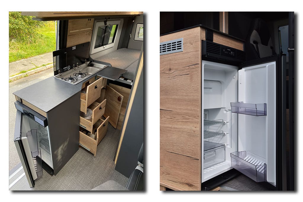 Küche und Kühlschrank in einem Kastenwagen von Pössl