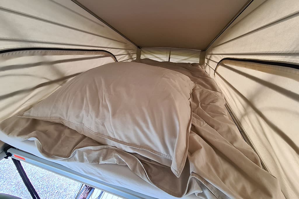 Bett im Camper-Aufstelldach