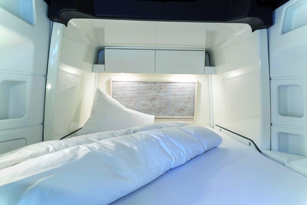 Blick in das nach hinten ausfahrbare Kabine mit den Einzelbetten