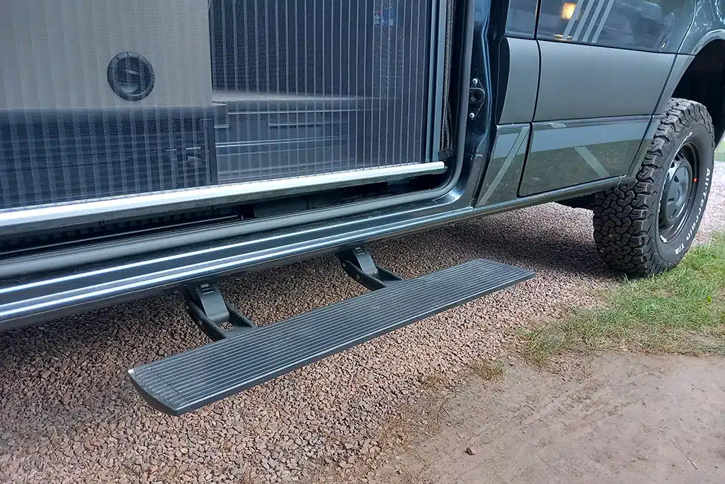 Trittstufe und Fliegenschutztür neuem Hymer-Kastenwagen