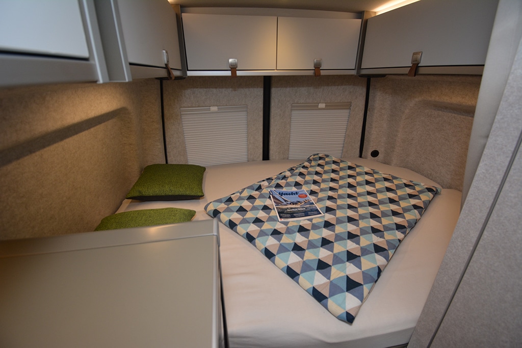 Querbett in neuem Hymer-Kastenwagen