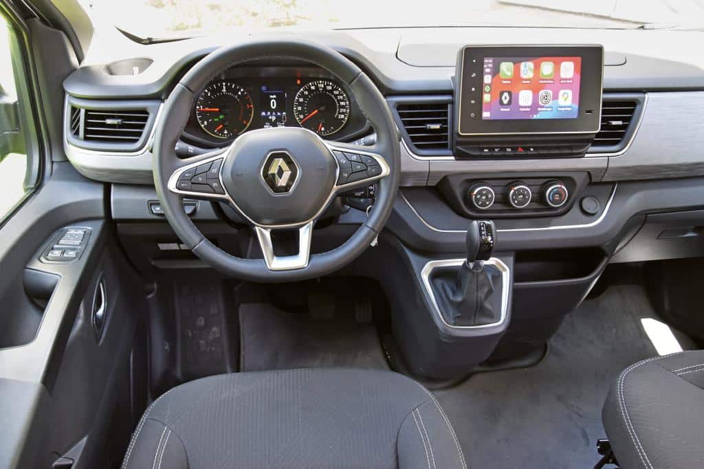 Cockpit im Campingbus