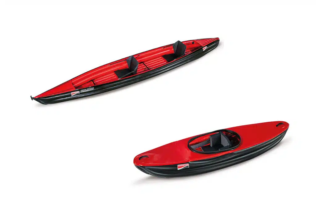 Zwei rote kleine Boote