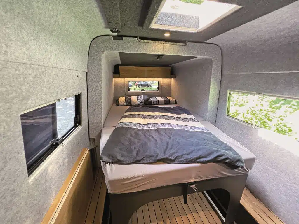 Bett im Campervan