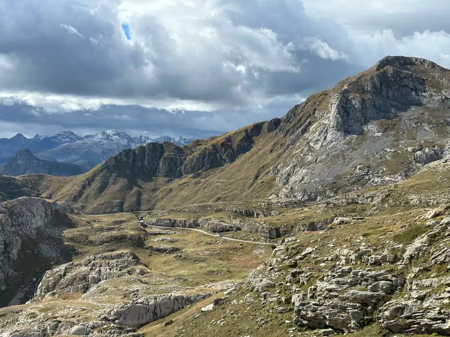 Über die Ligurische Grenzkammstraße: Karges Hochgebirge