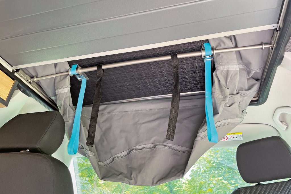 Spannstange des Aufstelldachs fixiert