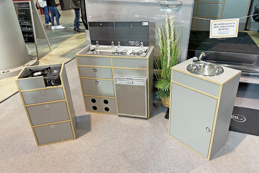 Küchenblöcke im Summermobil Ford Tourneo V710.