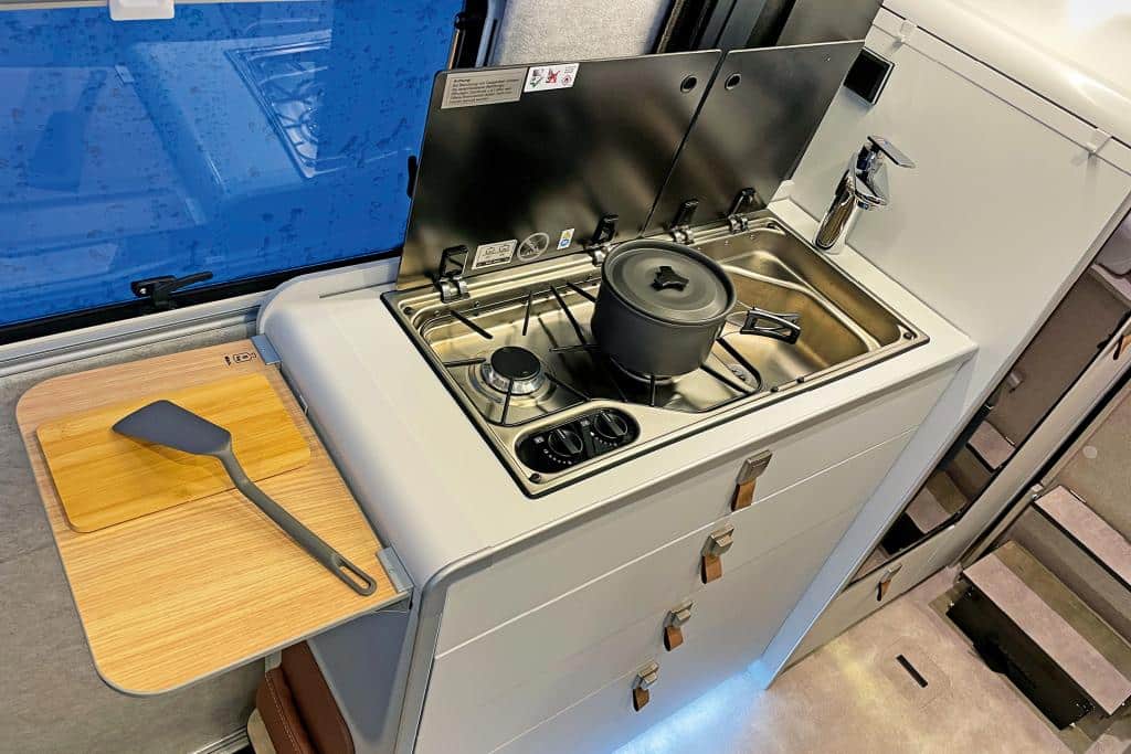 Küche des Hymer Grand Canyon S 700.