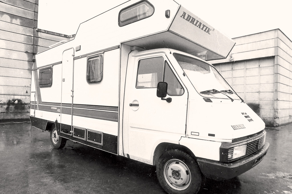 Altes Reisemobil von Adria.