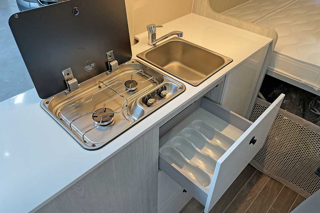 Küche in Campervan von Forster