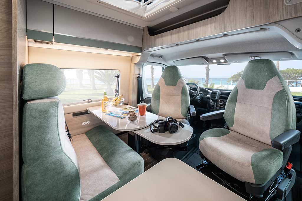 Sitzgruppe in Campervan von Forster