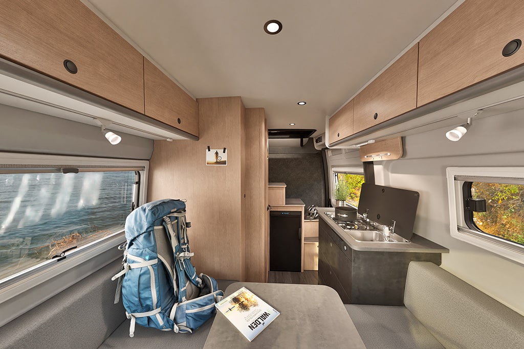 Durchschuss des Innenraums des Sunlight Cliff Vanlife Campervans