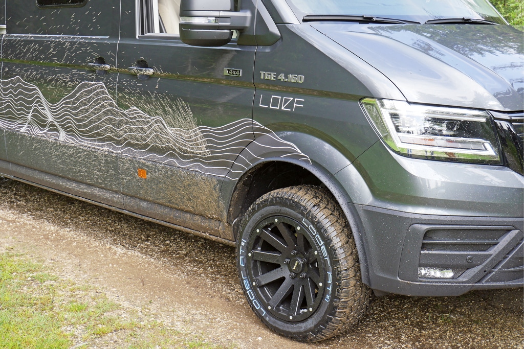 Allterrain-Reifen auf stabilen Alufelgen