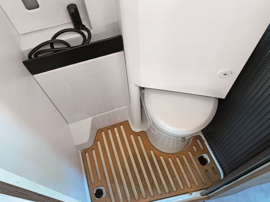 Adria Supertwin 4x4-Offroadcamper Bad