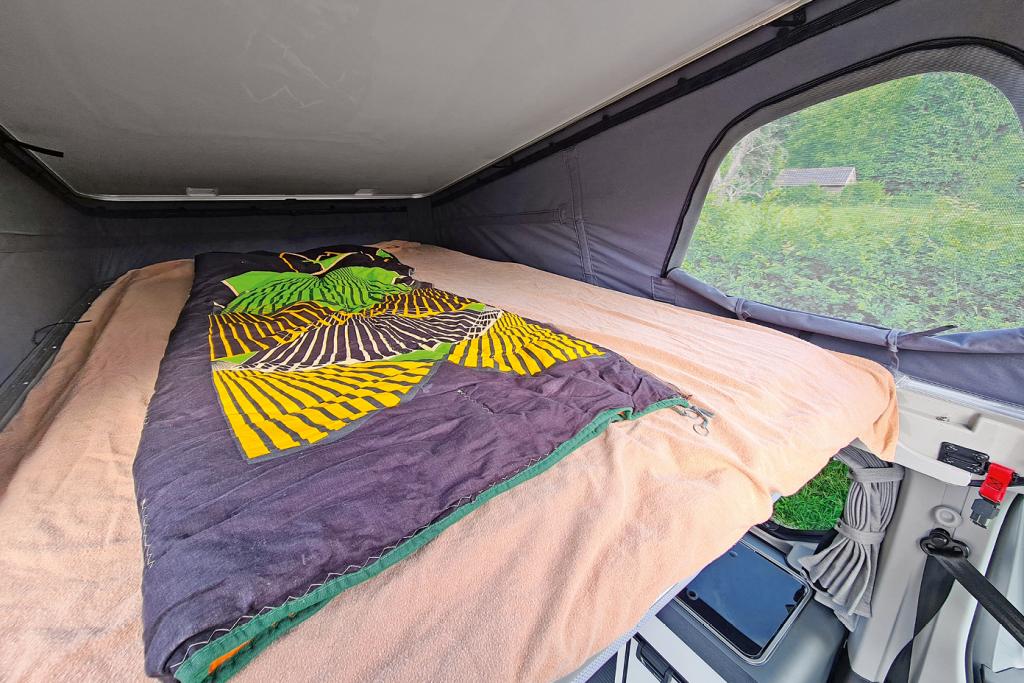 Oberes Bett im Antilope Campervan.