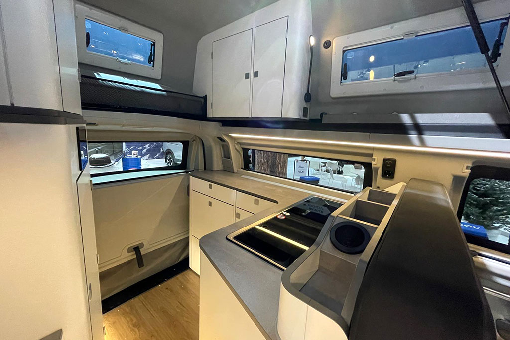 Wohnbereich im Campingbus