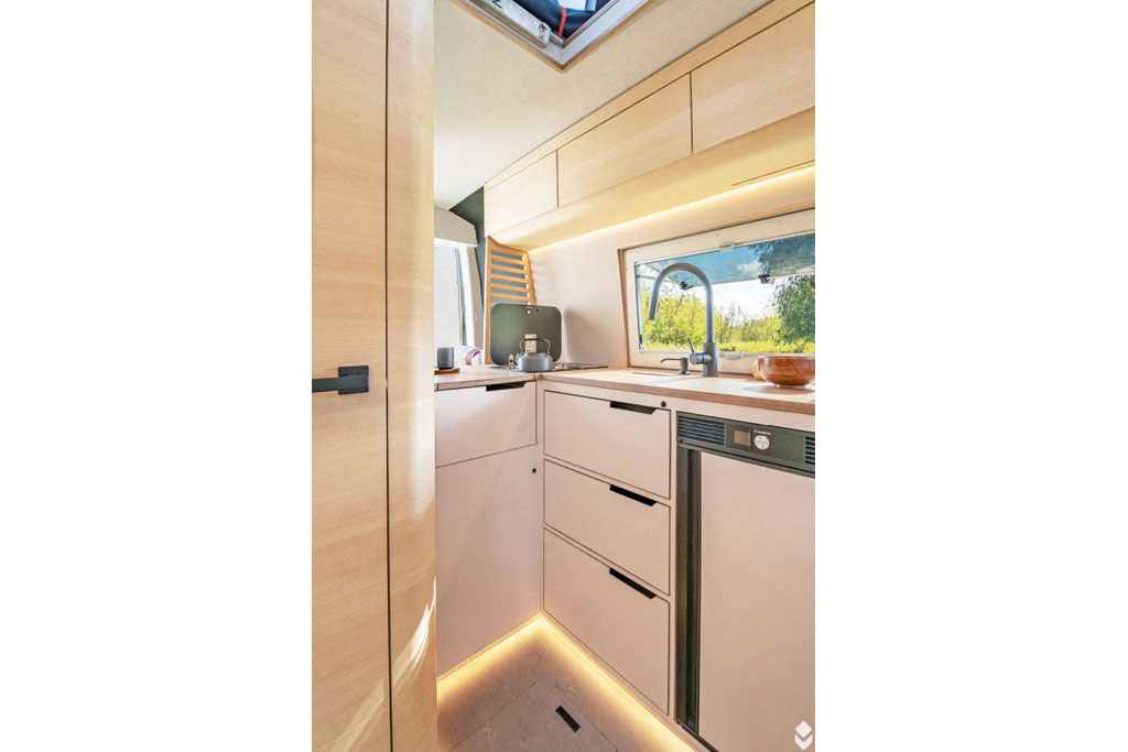 L-Küche im Campervan