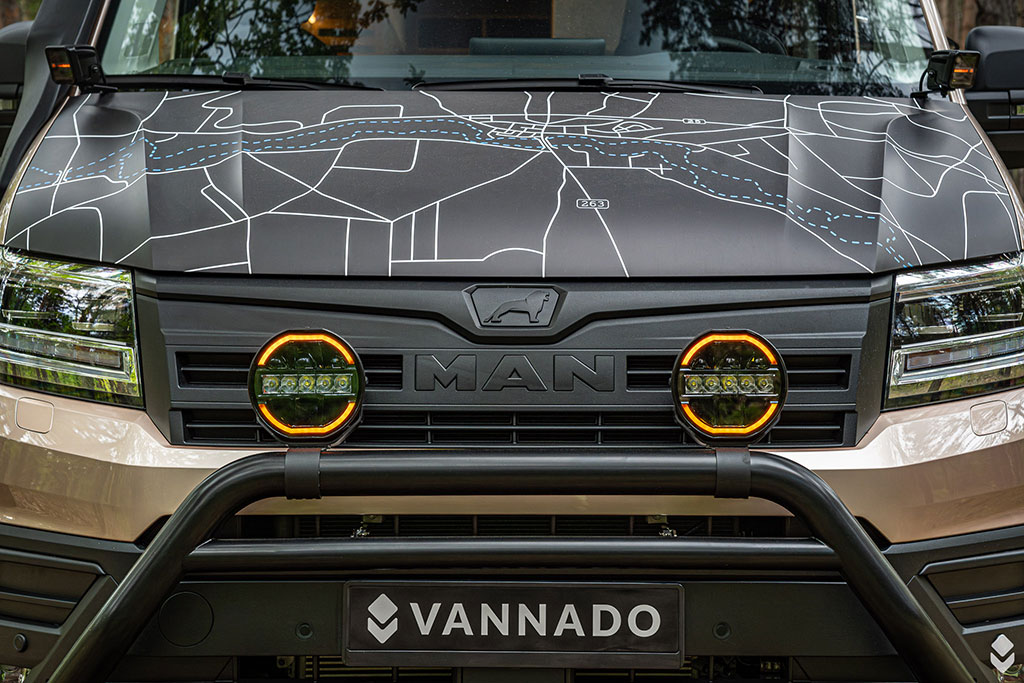 Detail Vorderseite des Campervans