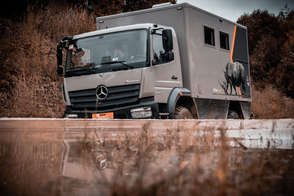 Wasserdurchfahrt dem Krug Rhino