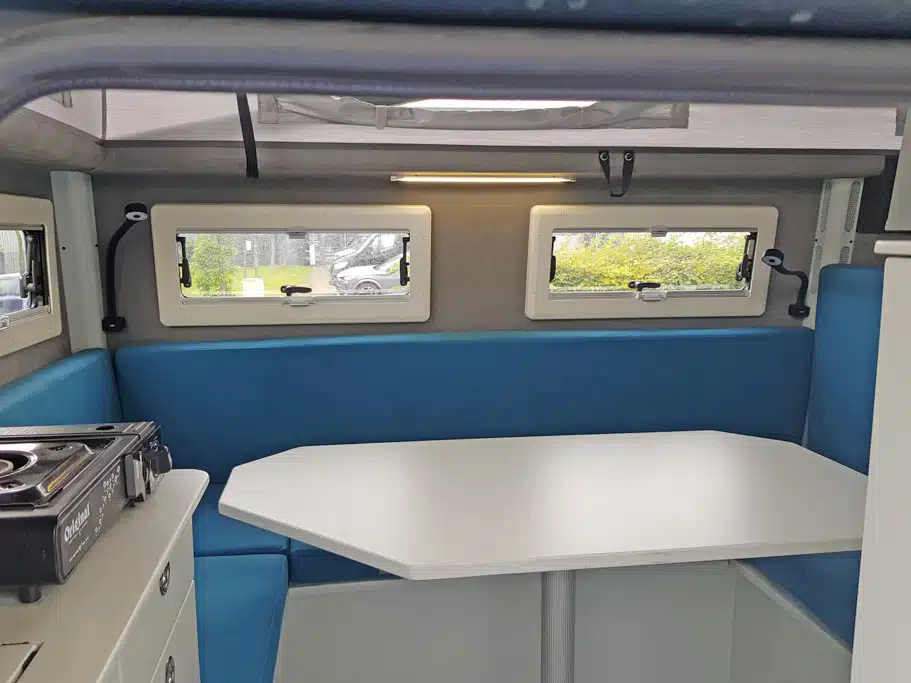 Ineos Grenadier Camper-Umbau Sitzgruppe