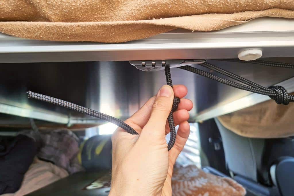 Einstellen der Bettenhöhe über Schnüre