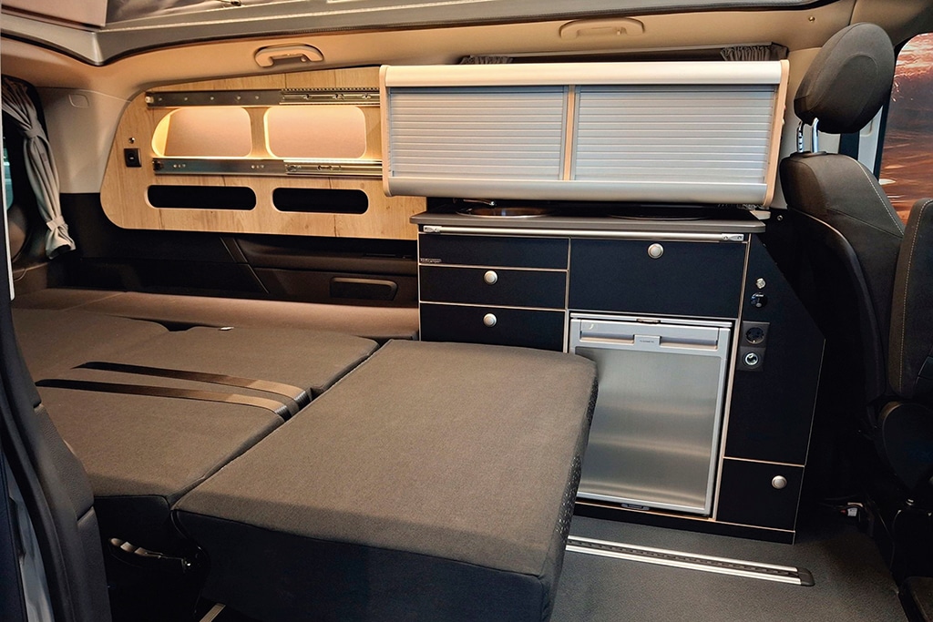 Aktivcamper Aktiv 3 mit verschiebbarem Hängeschrank