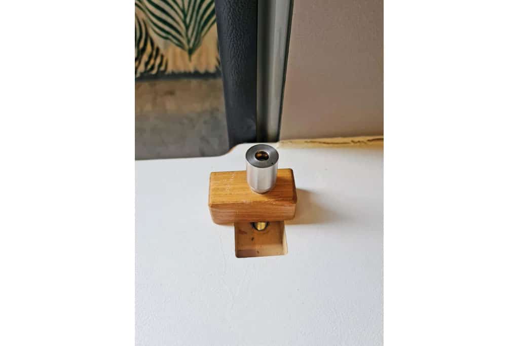 Schubladen-Verriegelung aus Holz
