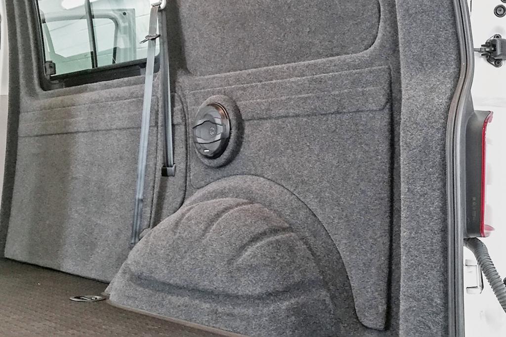 Campingfahrzeugwand mit grauem 3D-Strech-Filz