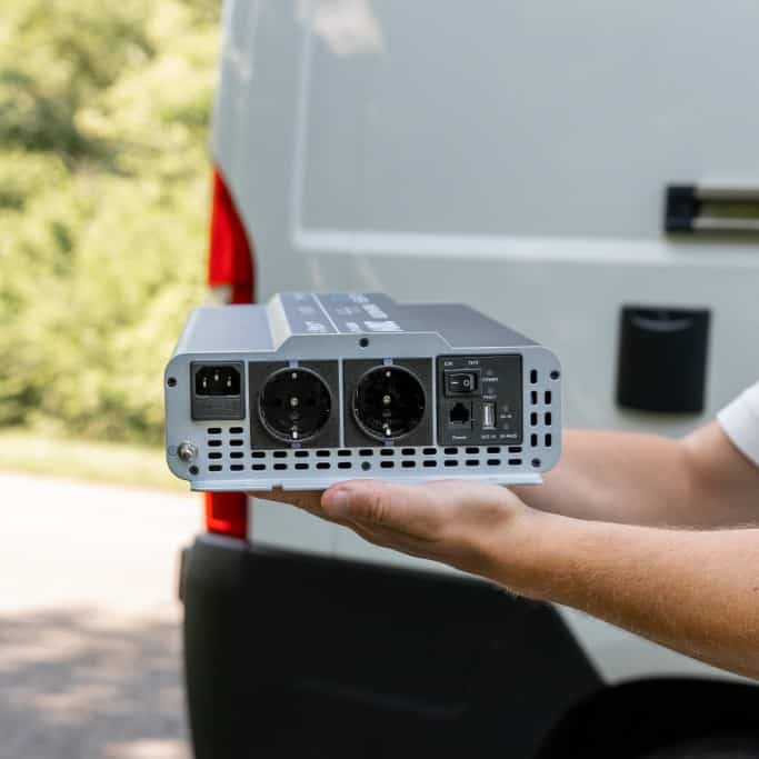 Supervolt 12V 2000W Wechselrichter