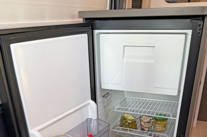 Kühlschrank mit großem Eisfach oben, Türanschlag links