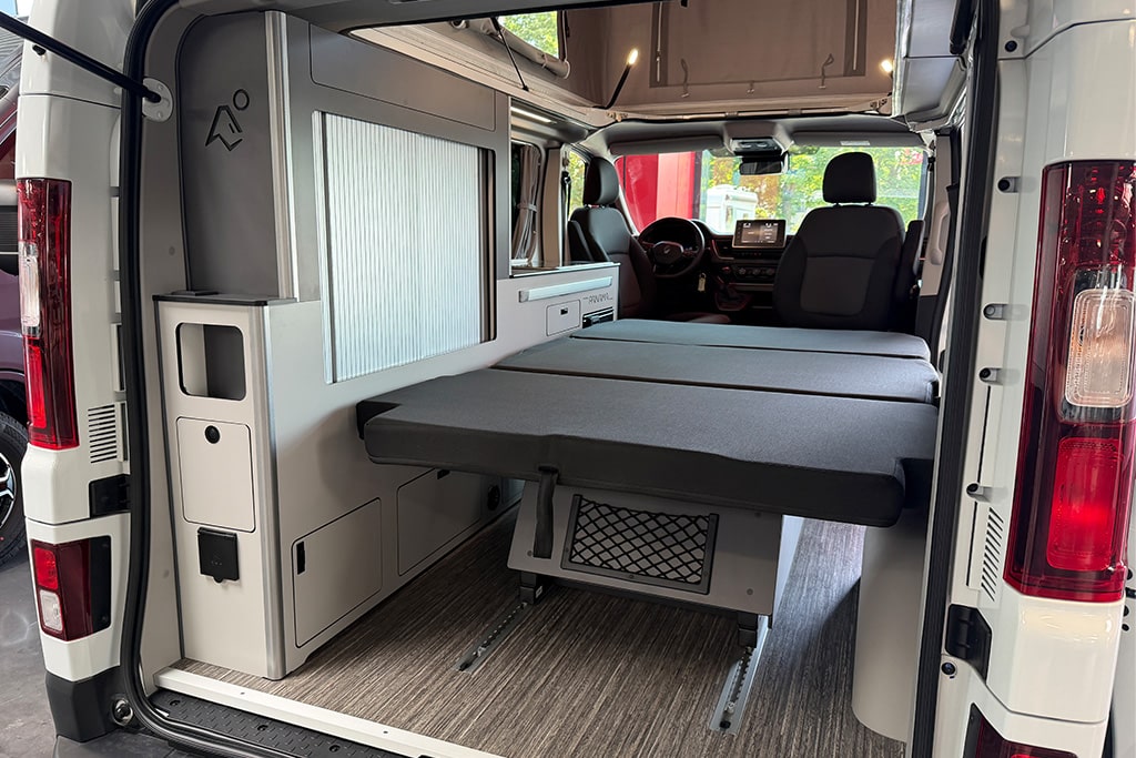Bett im Panama Campervan auf Renault-Basis