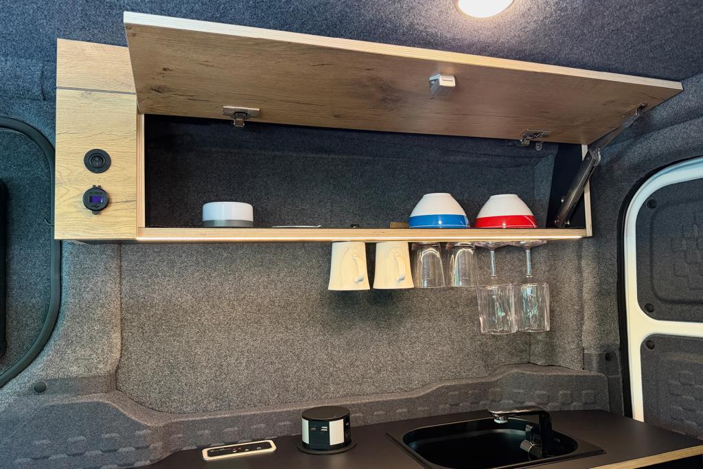 Alpincamper KIA PV5 Dachstauschrank