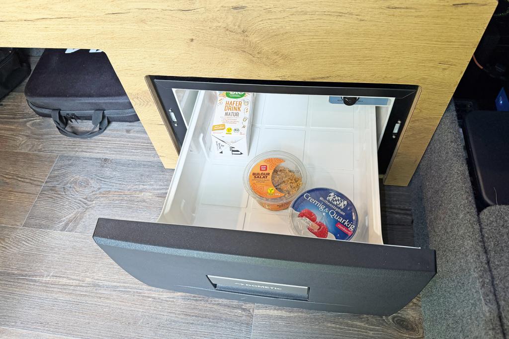 Alpincamper KIA PV5 Kühlschrank