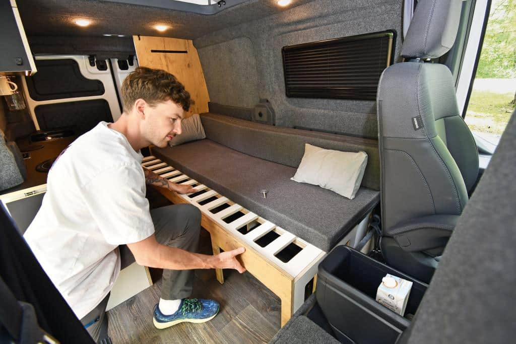 Alpincamper KIA PV5 Schlafbank