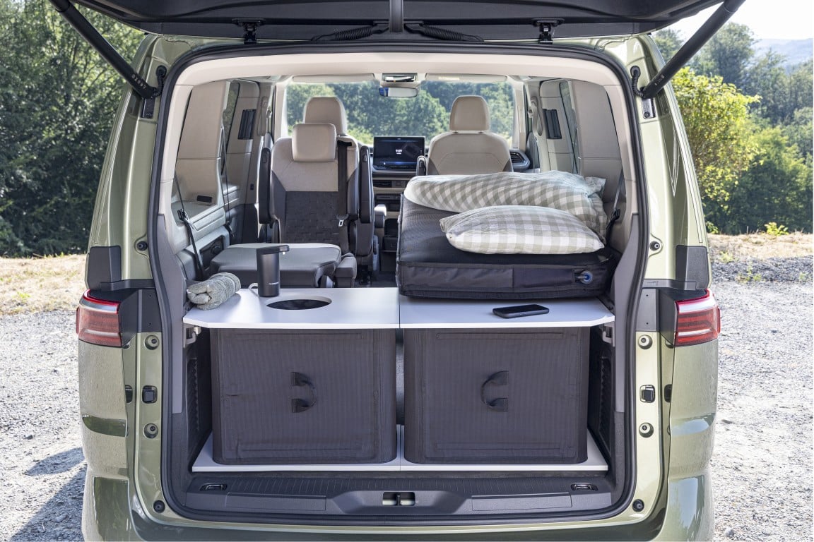 VW California Beach mit aufblasbaren Campingmodulen