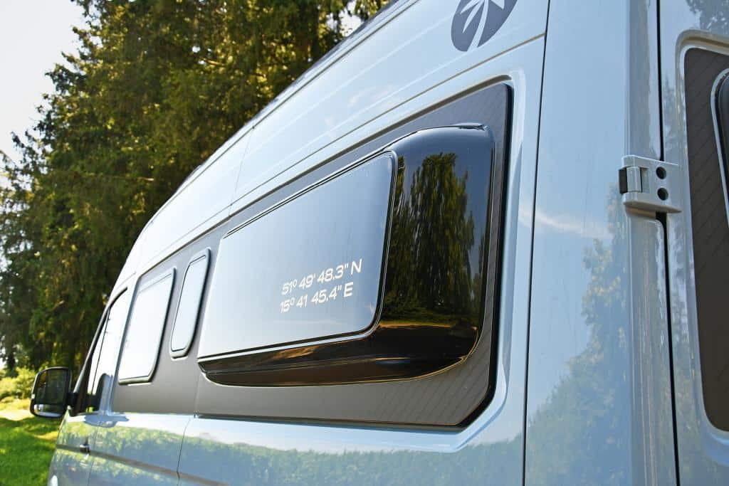 Sunlight verbreitert den Crafter zwischen C- und D-Säule ganz ordentlich mit GFK.